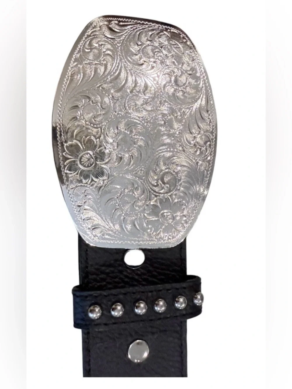 3D women’s black leather western belt with an ornate silver etched buckle